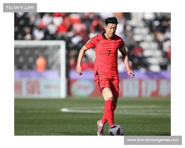 孙兴慜搀扶抽筋对手离场 展现亚洲德比中的公平竞赛精神